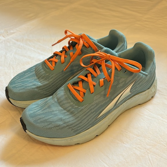 Altra women’s running sneaker - Picture 2 of 5